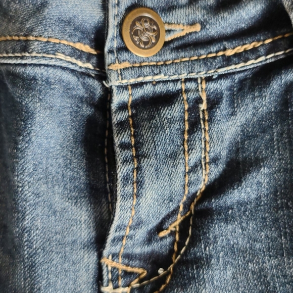 No Boundaries Ladie's Denim Shorts - Picture 6 of 8